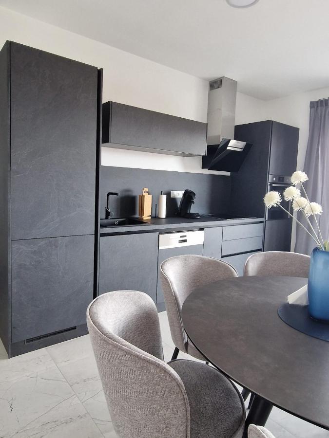 Deluxe Apartment Mila Nin Exteriör bild