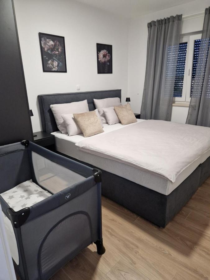 Deluxe Apartment Mila Nin Exteriör bild