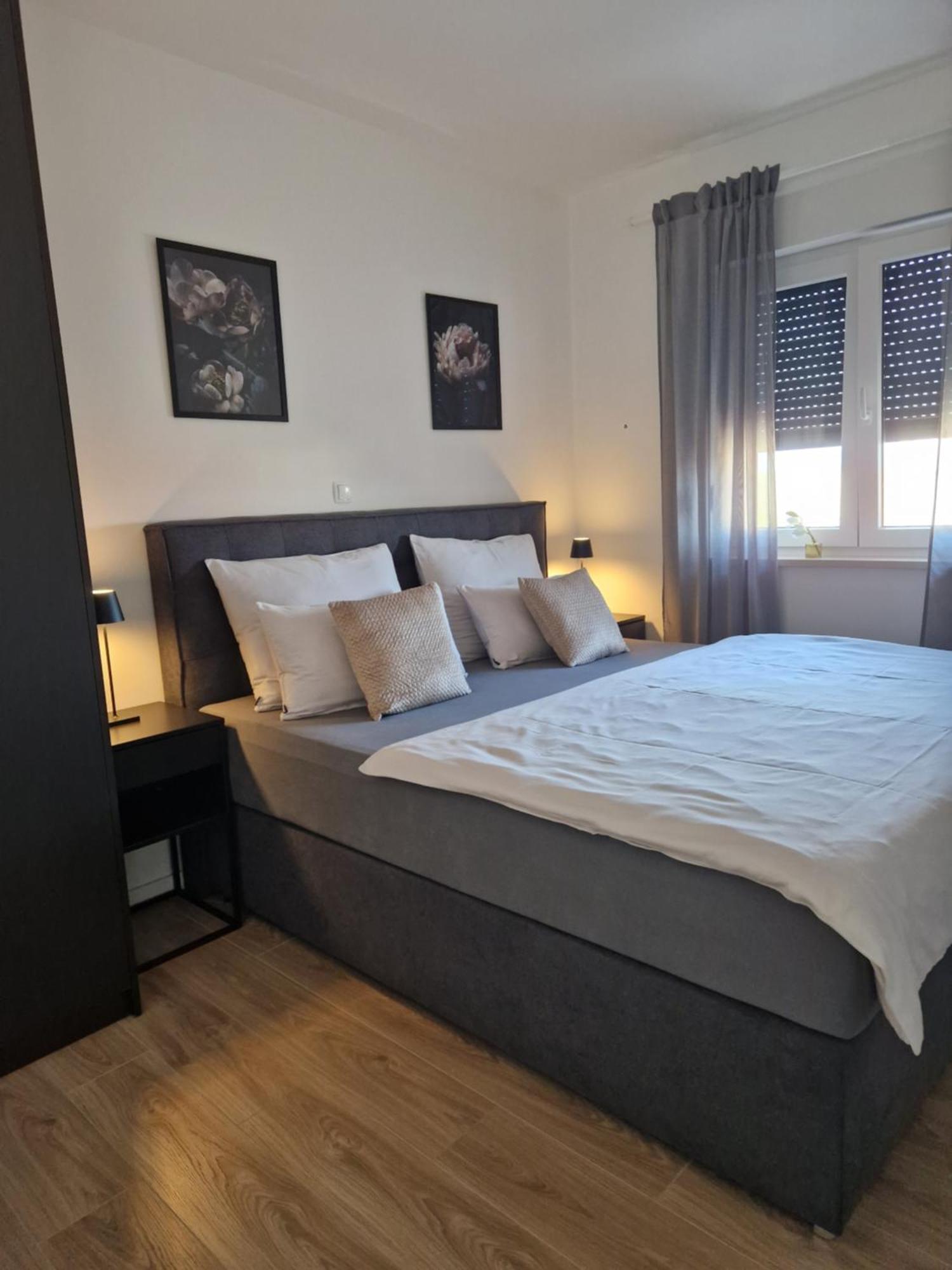 Deluxe Apartment Mila Nin Exteriör bild